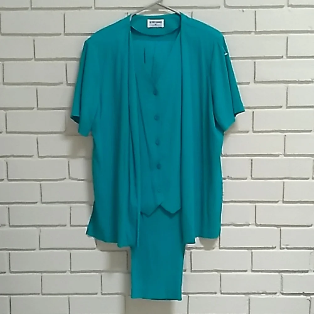 Alfred Dunner Teal 2 Piece Textured Pants Suit. Size 16 Top / 14 Pants. NWOT - Picture 1 of 13